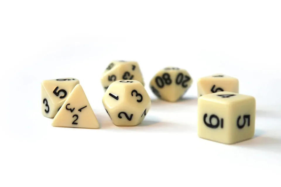 dice4friends-7-teiliges-rpg-w-rfelset-opaque-ivory-black-7-w-rfel image 1