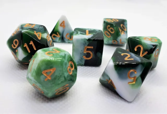 dice4friends-7-teiliges-rpg-w-rfelset-racing-green-white-w-rfel image 1