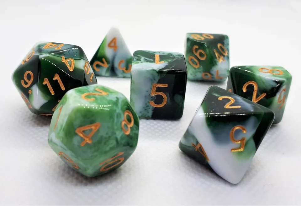dice4friends-7-teiliges-rpg-w-rfelset-racing-green-white-w-rfel image 1