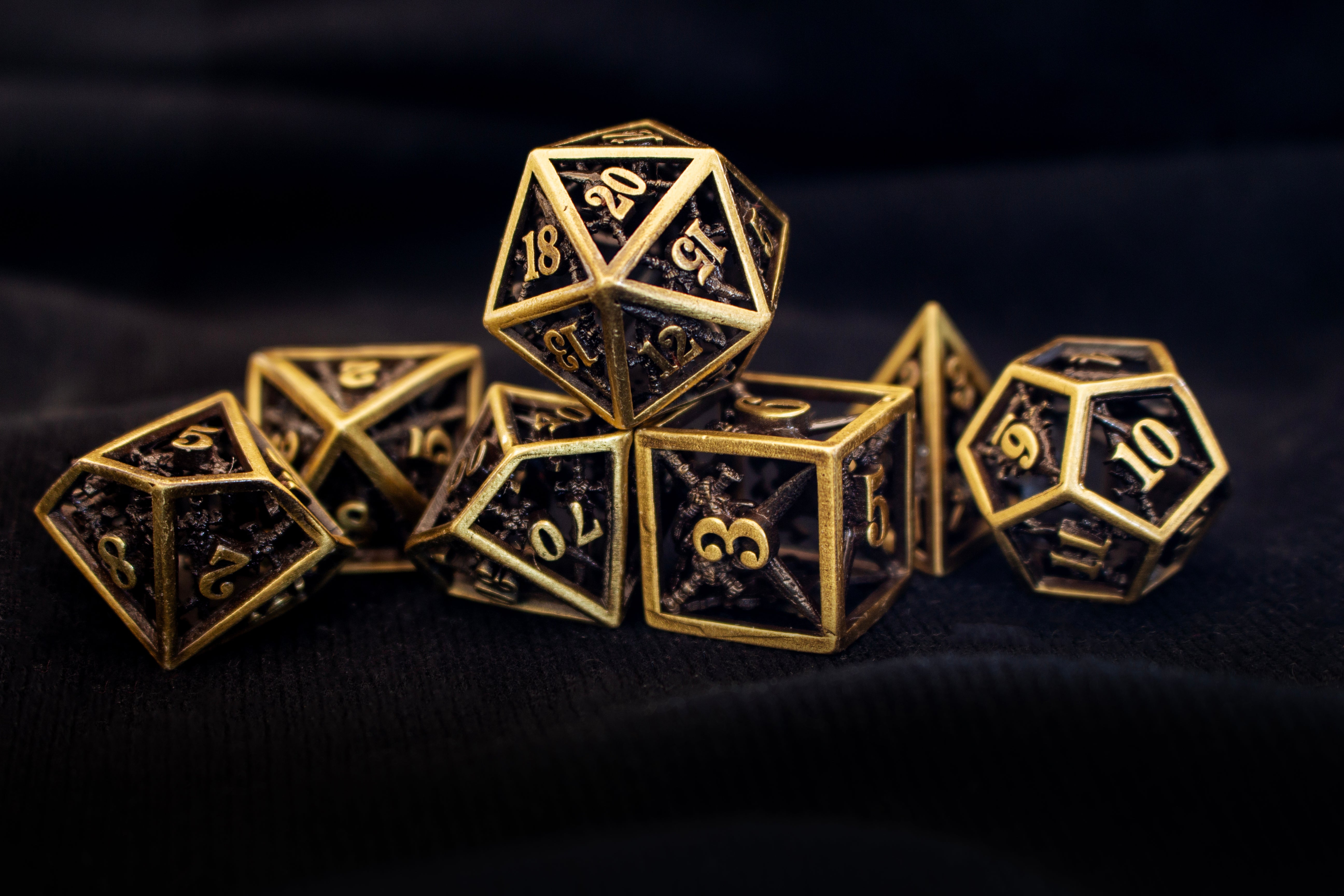 drawlab-hollow-swords-gold-metallw-rfel-set-7-teilig-rpg image 1