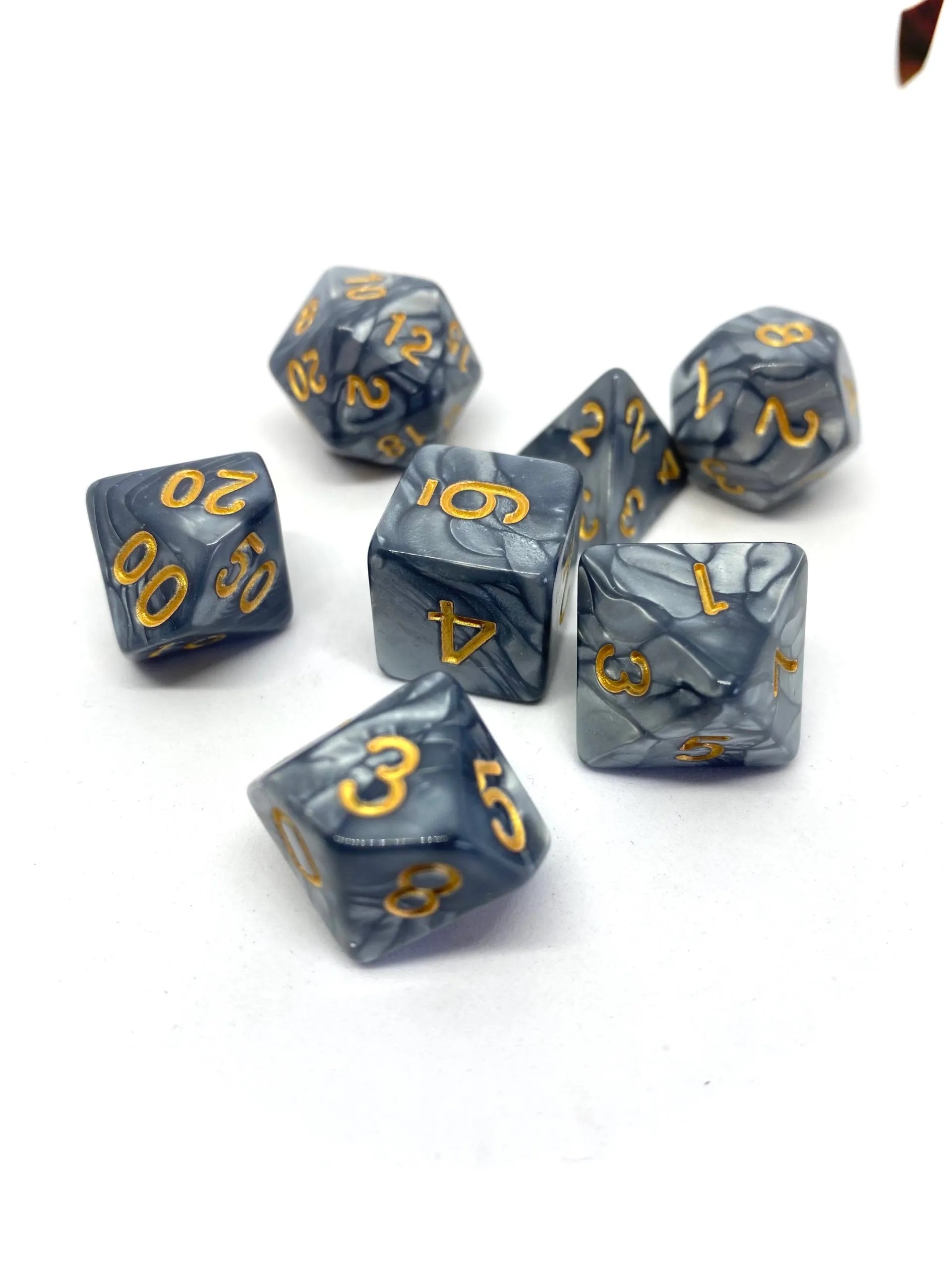 dice4friends-7-teiliges-rpg-w-rfelset-pearl-grey-gold-grau-7-w-rfel image 1