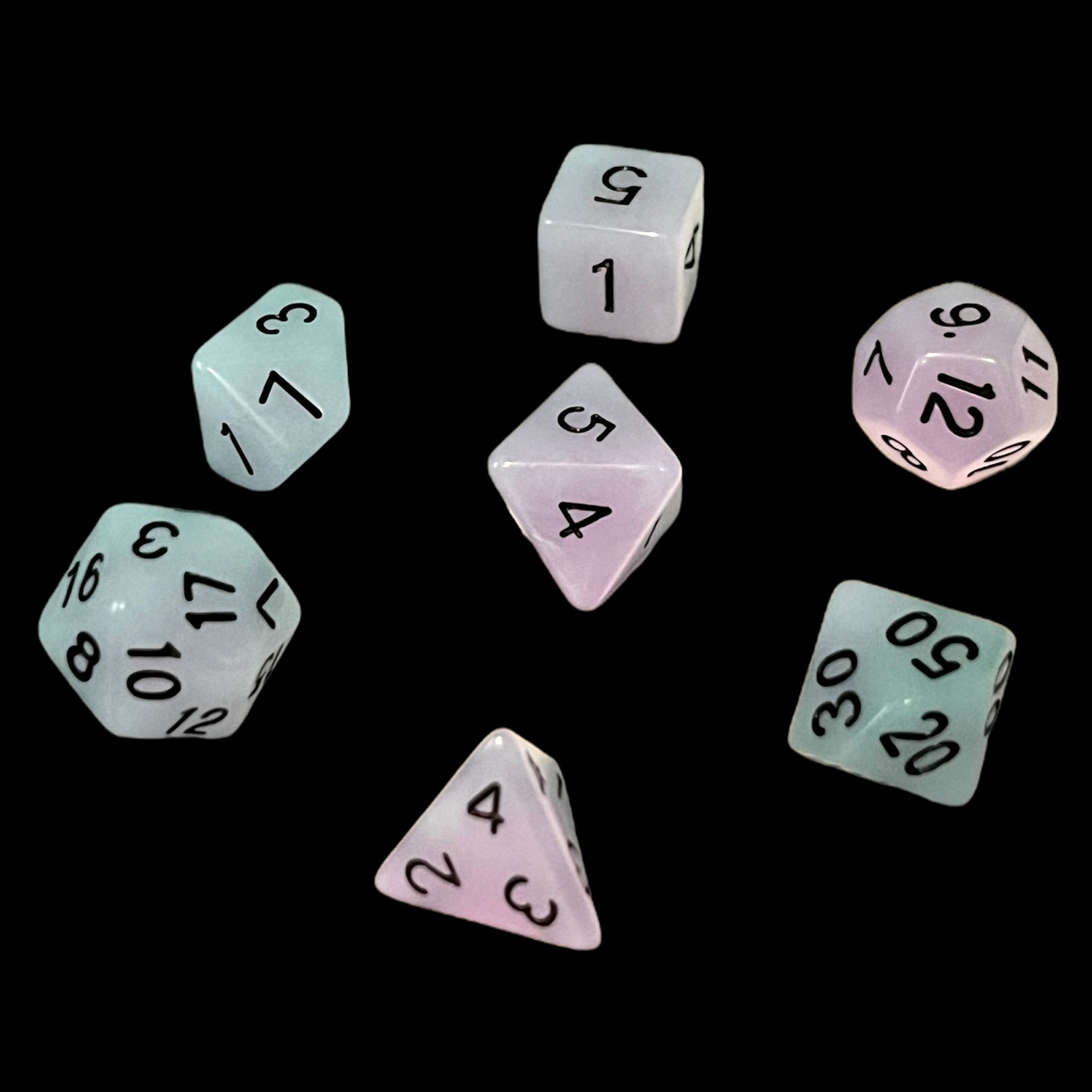 dice4friends-7-teiliges-rpg-w-rfelset-glow-purple-nachtleuchtend-lila image 4