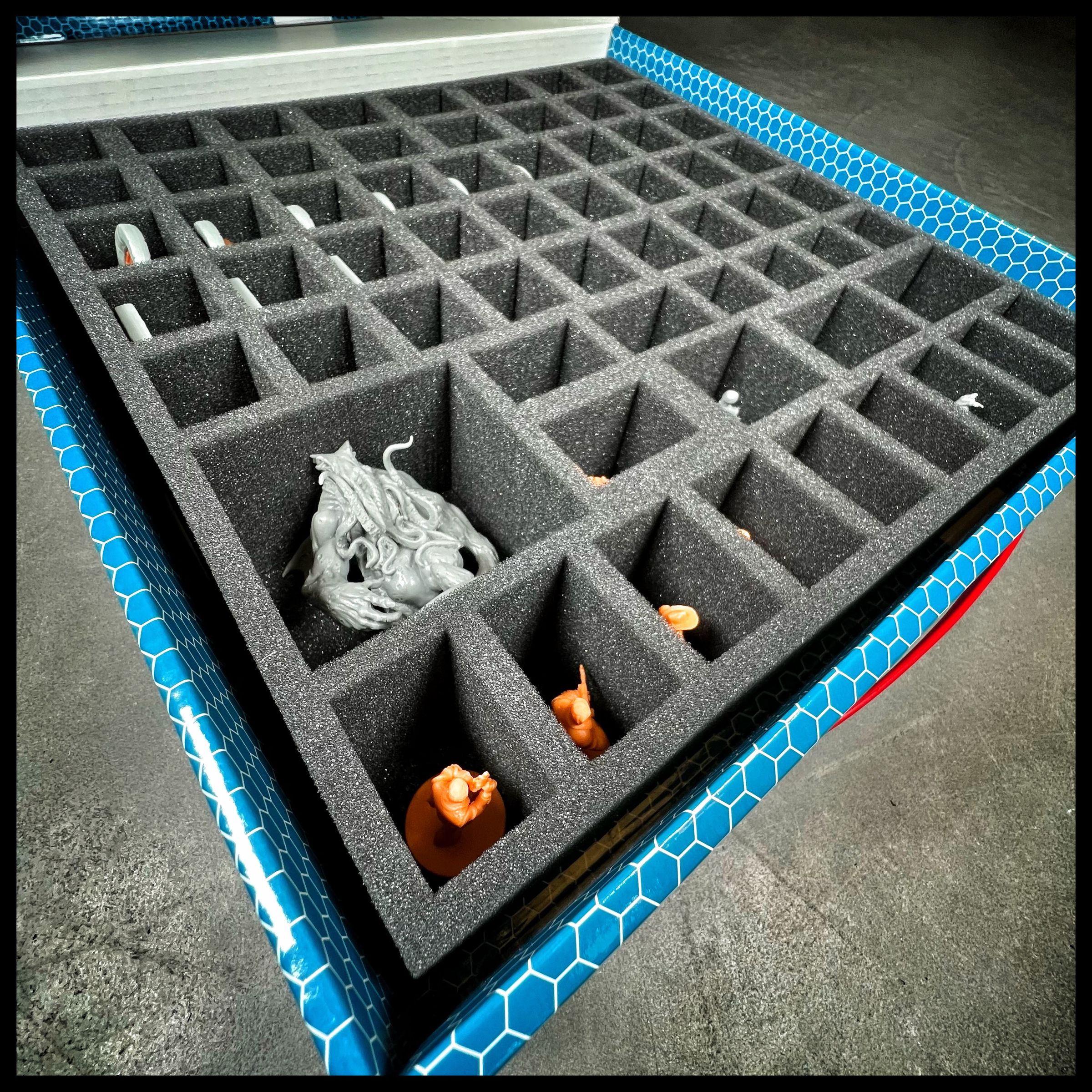 feldherr-storage-box-lbbg075-lagerbox-63-miniaturen-zombicide image 5