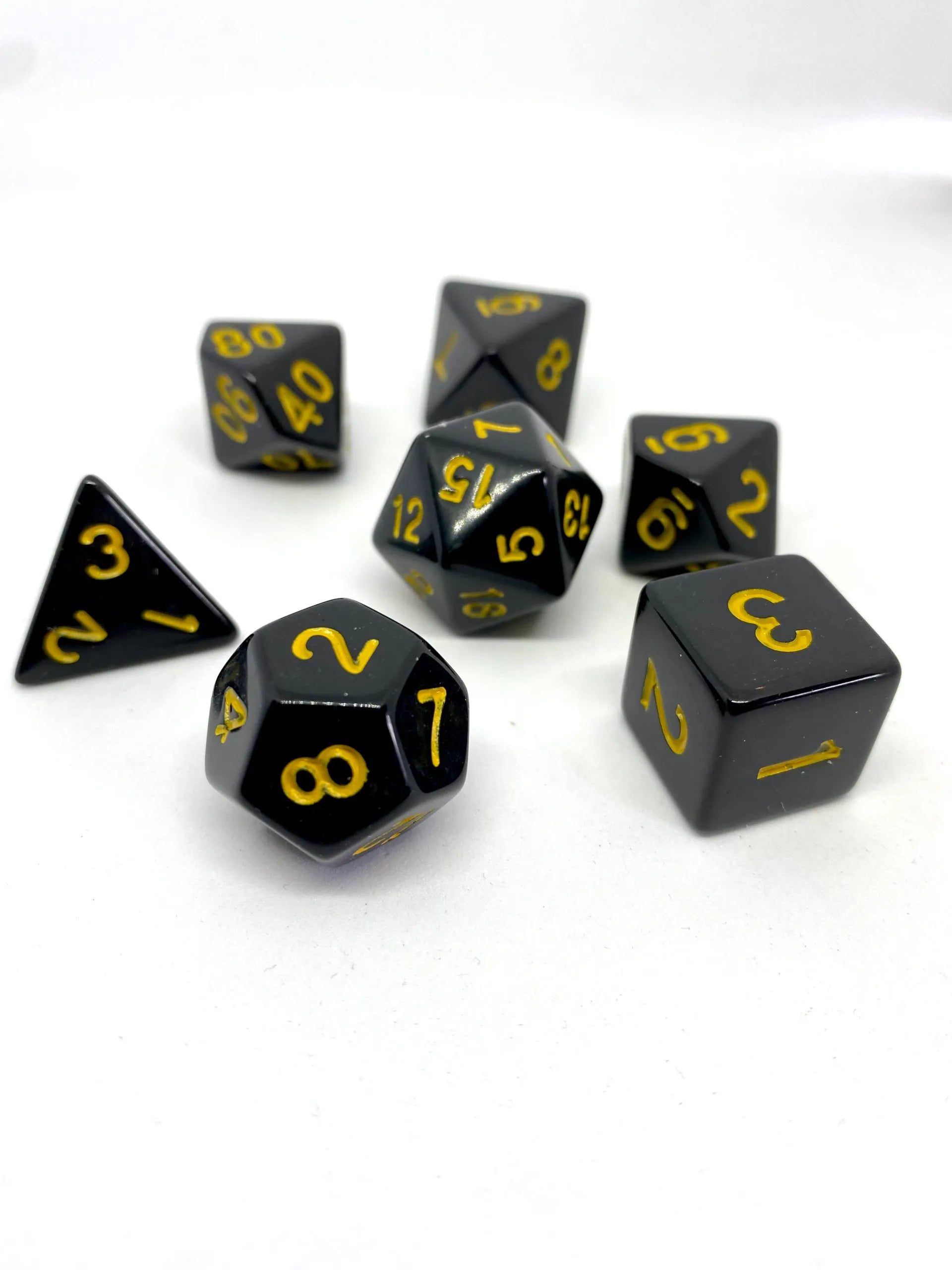dice4friends-7-teiliges-rpg-w-rfelset-opaque-black-yellow-w-rfel image 2