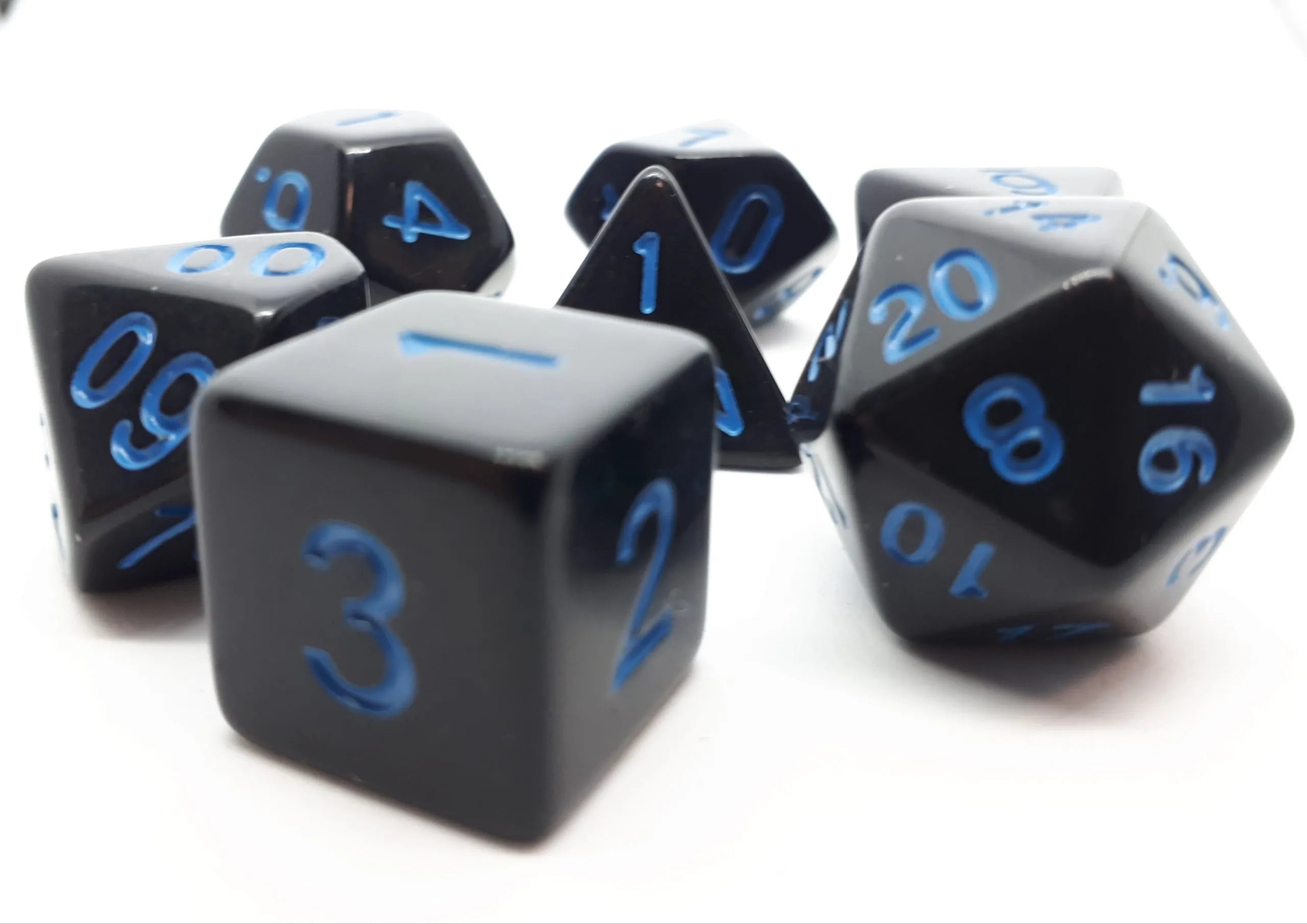 dice4friends-rpg-w-rfelset-opaque-black-blue-7-teilig image 1