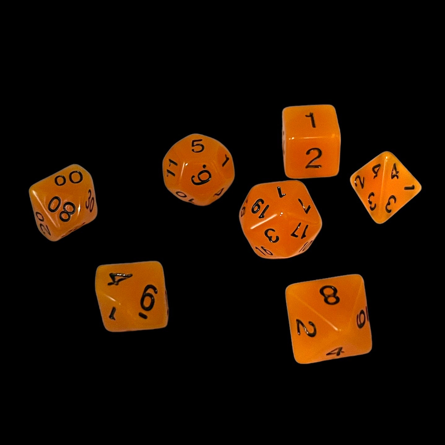 dice4friends-glow-w-rfelset-orange-7-teilig-leuchtend image 4