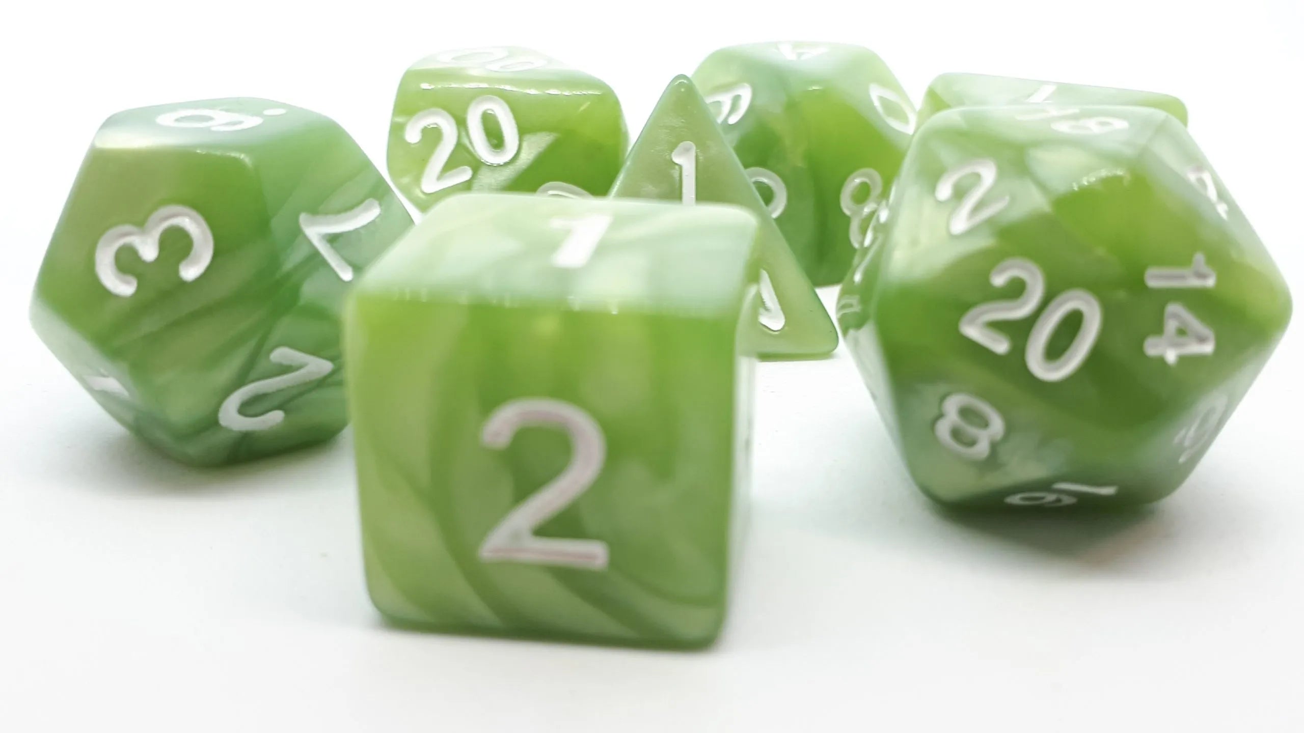 dice4friends-7-teiliges-rpg-w-rfelset-pearl-lightgreen-white image 1