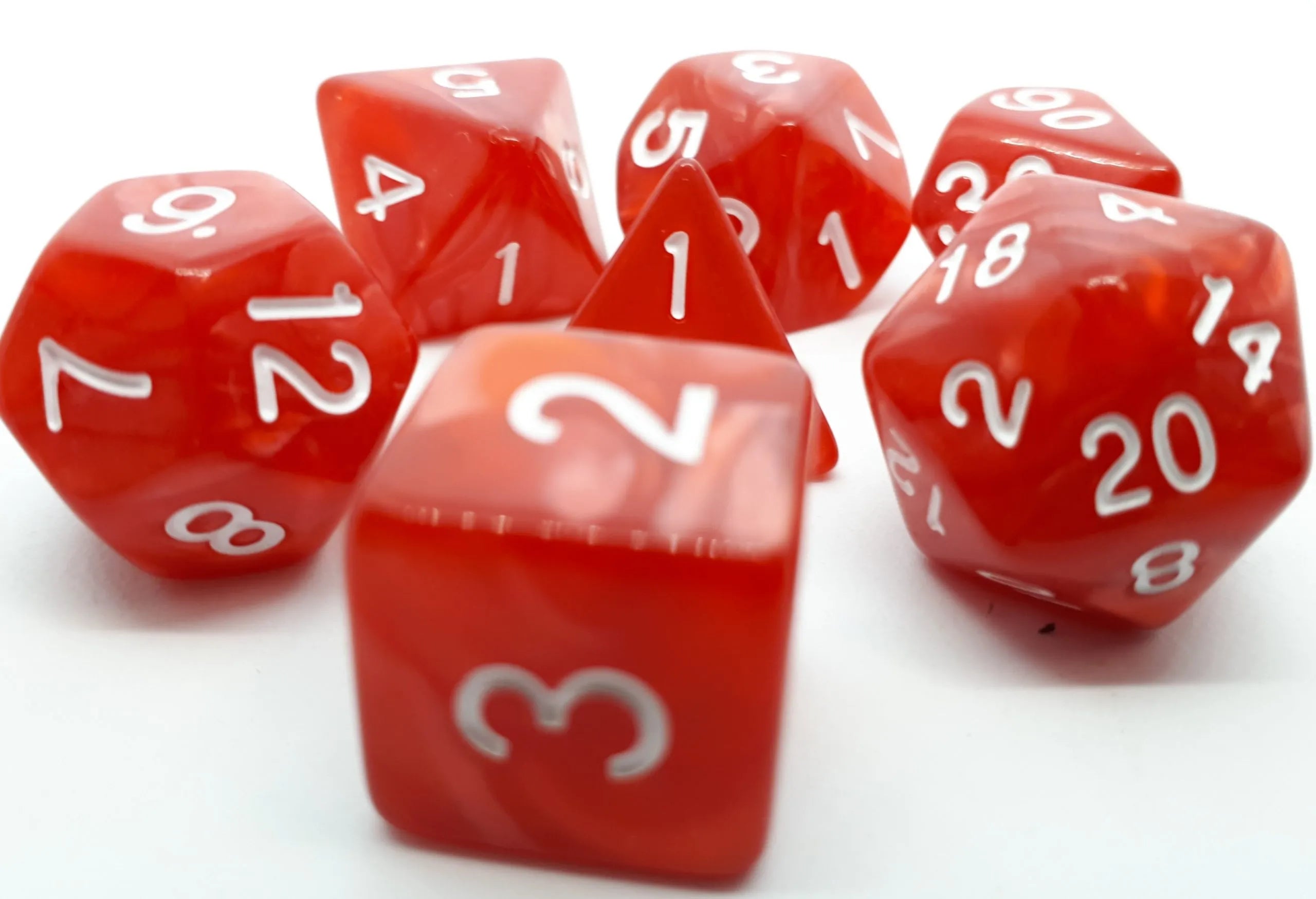 dice4friends-7-teiliges-rpg-w-rfelset-pearl-red-white-7-w-rfel-rot image 3