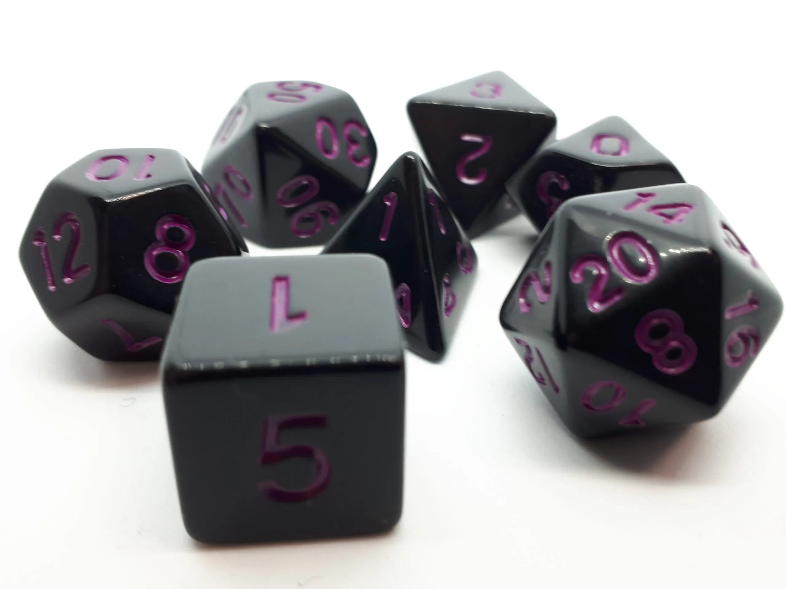 dice4friends-7-teiliges-rpg-w-rfelset-opaque-black-purple-7-w-rfel image 1