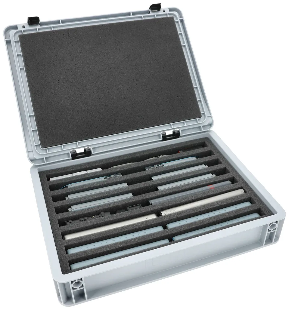 feldherr-model-train-eurobox-40x30-set-spur-n-8-f-cher-stehend image 1