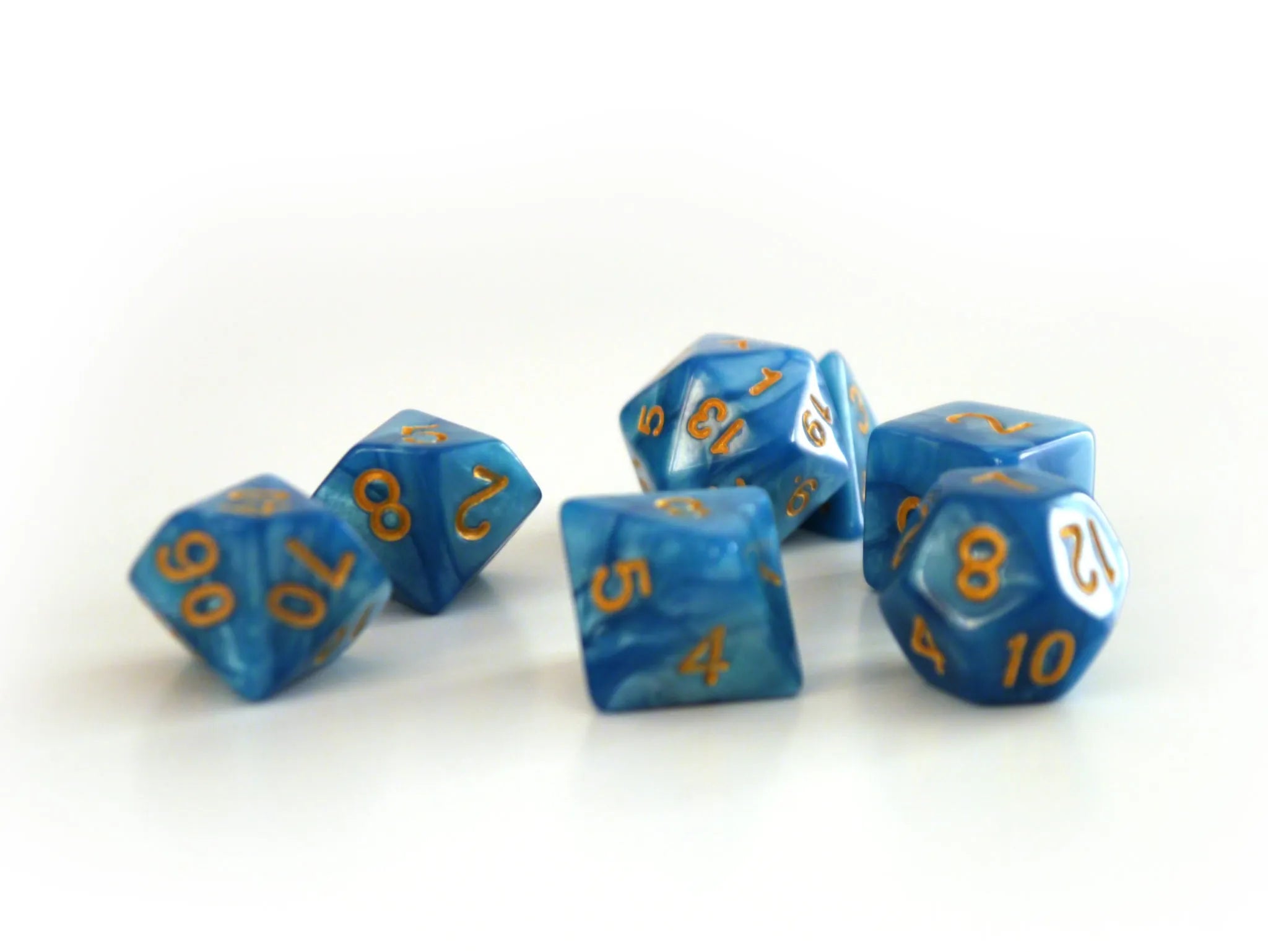 dice4friends-pearl-w-rfelset-azur-gold-w-rfel-7-teilig-blau image 5
