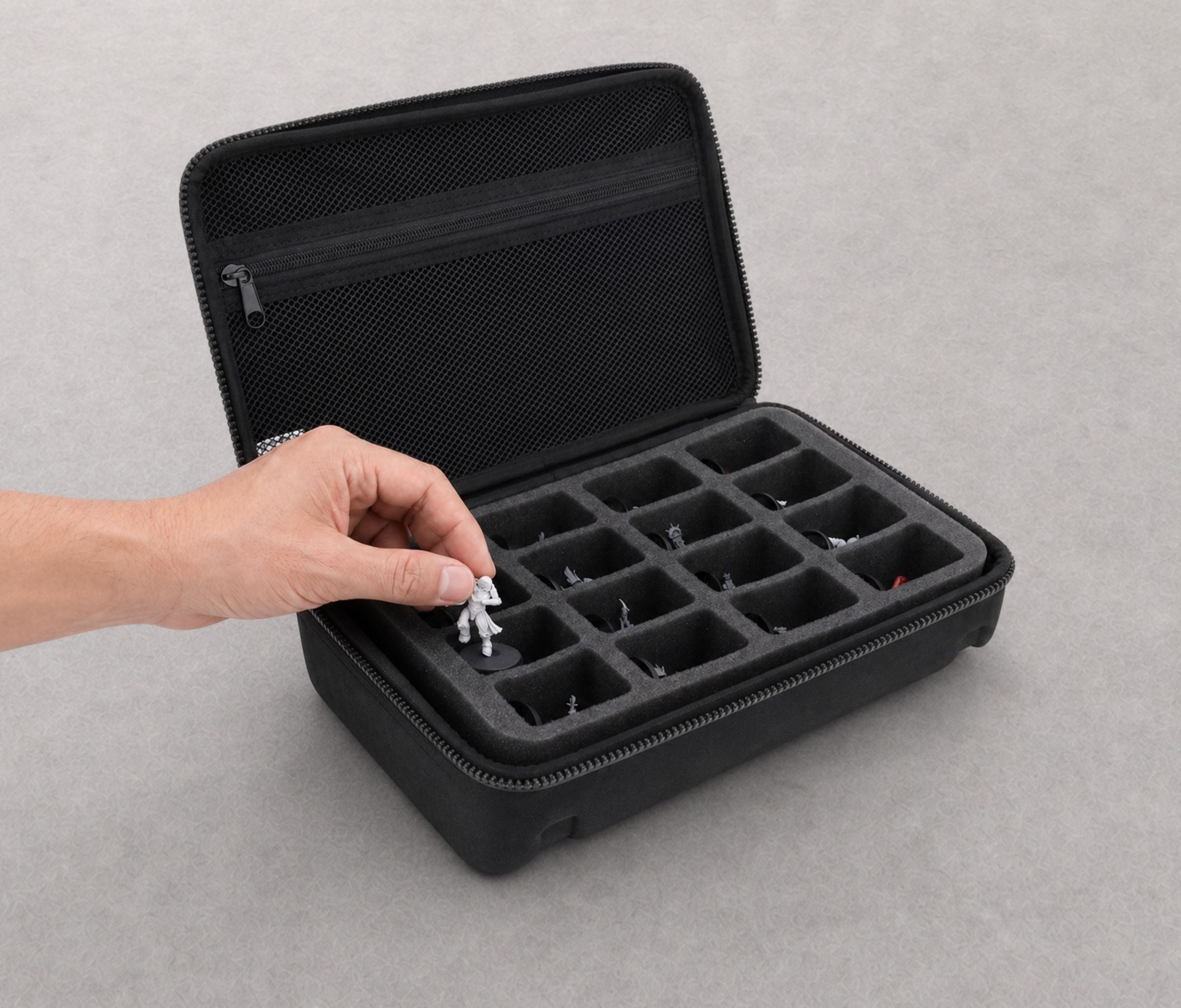 feldherr-half-size-case-50-figurenkoffer-blood-bowl-16-minis image 2