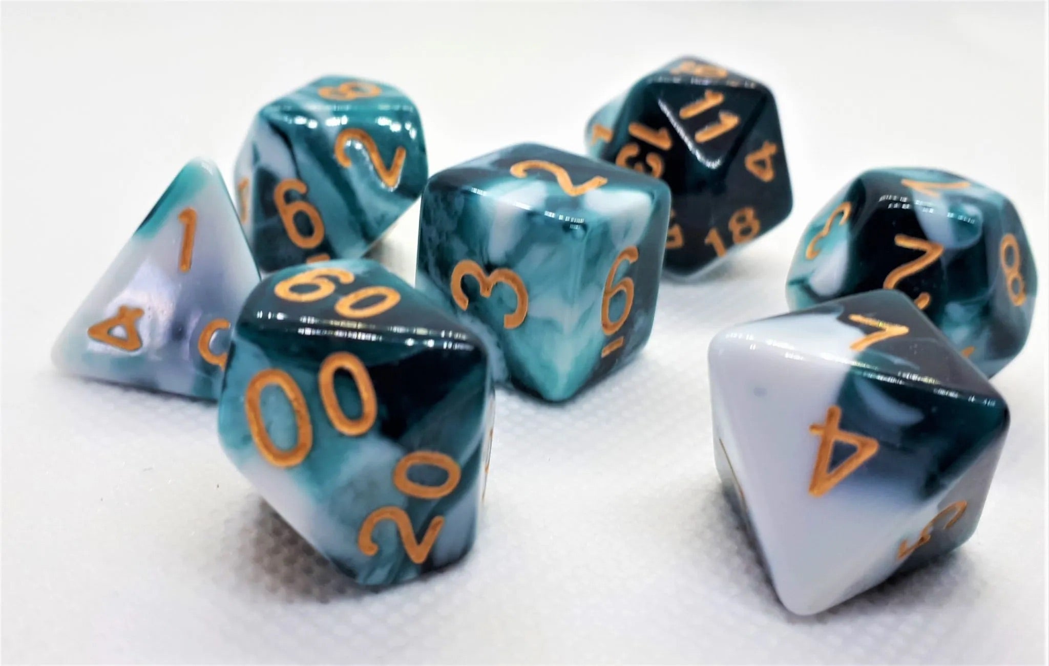 dice4friends-7-teiliges-rpg-w-rfelset-racing-petrol-white image 1
